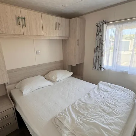 Kamp alanı Camping Oasis 2 Slpk Caravan 'topaz' *